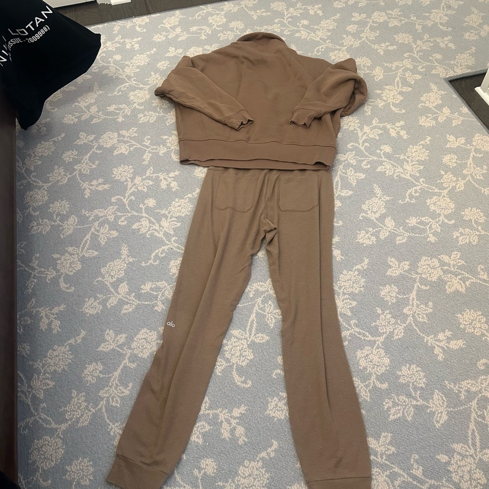 ALO Yoga Brown Track Joggers and Sweatshirt Set